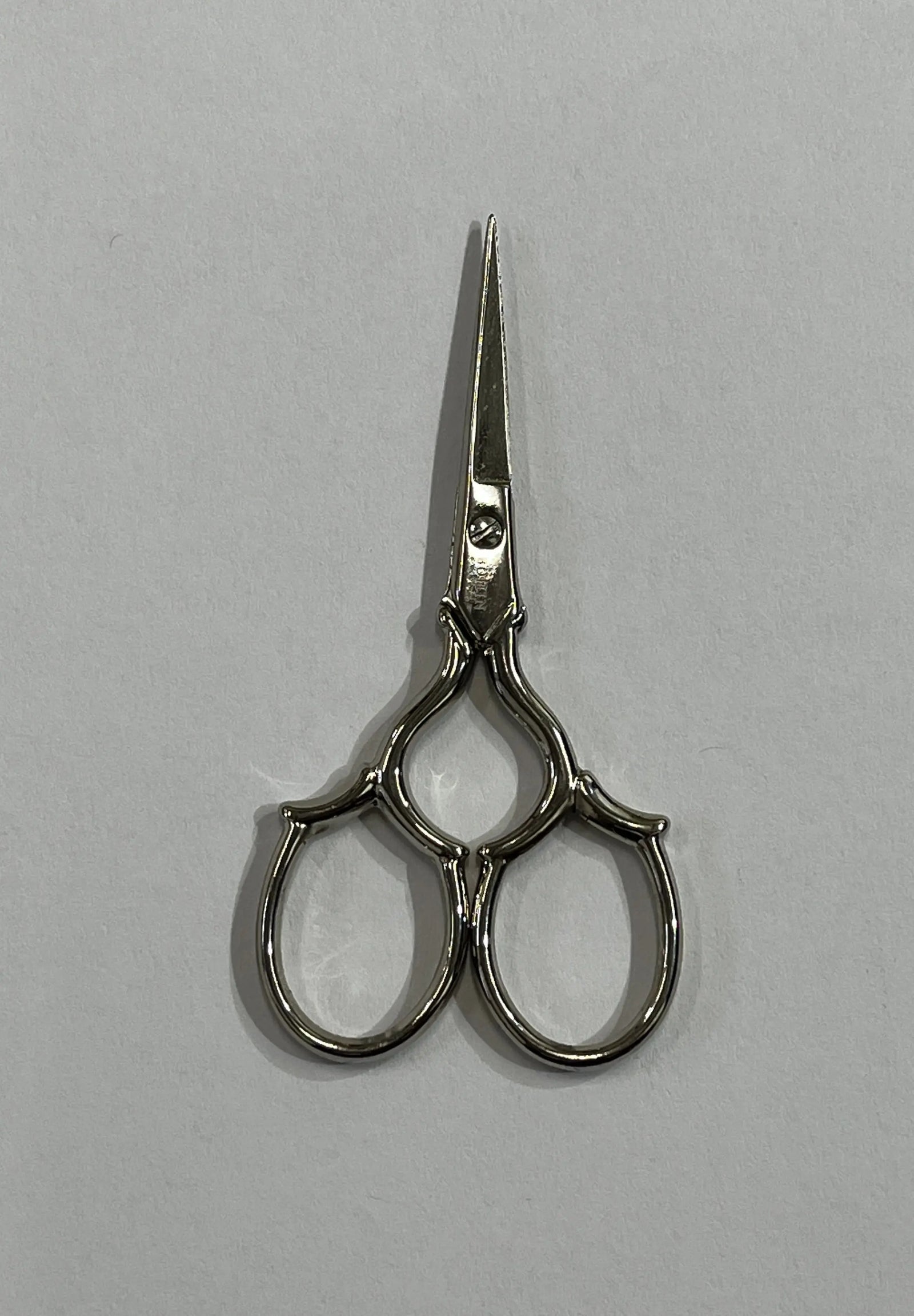 Bohin Grands Anneaux Scissors Yarn Tree