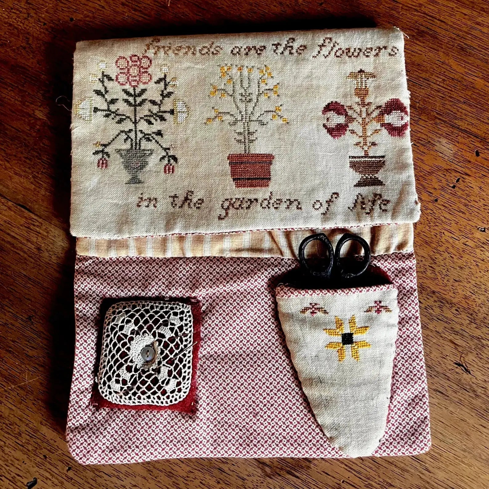 Friends are the Flowers Sewing Bag by The Queen Bee Handmade The Queen Bee Handmade
