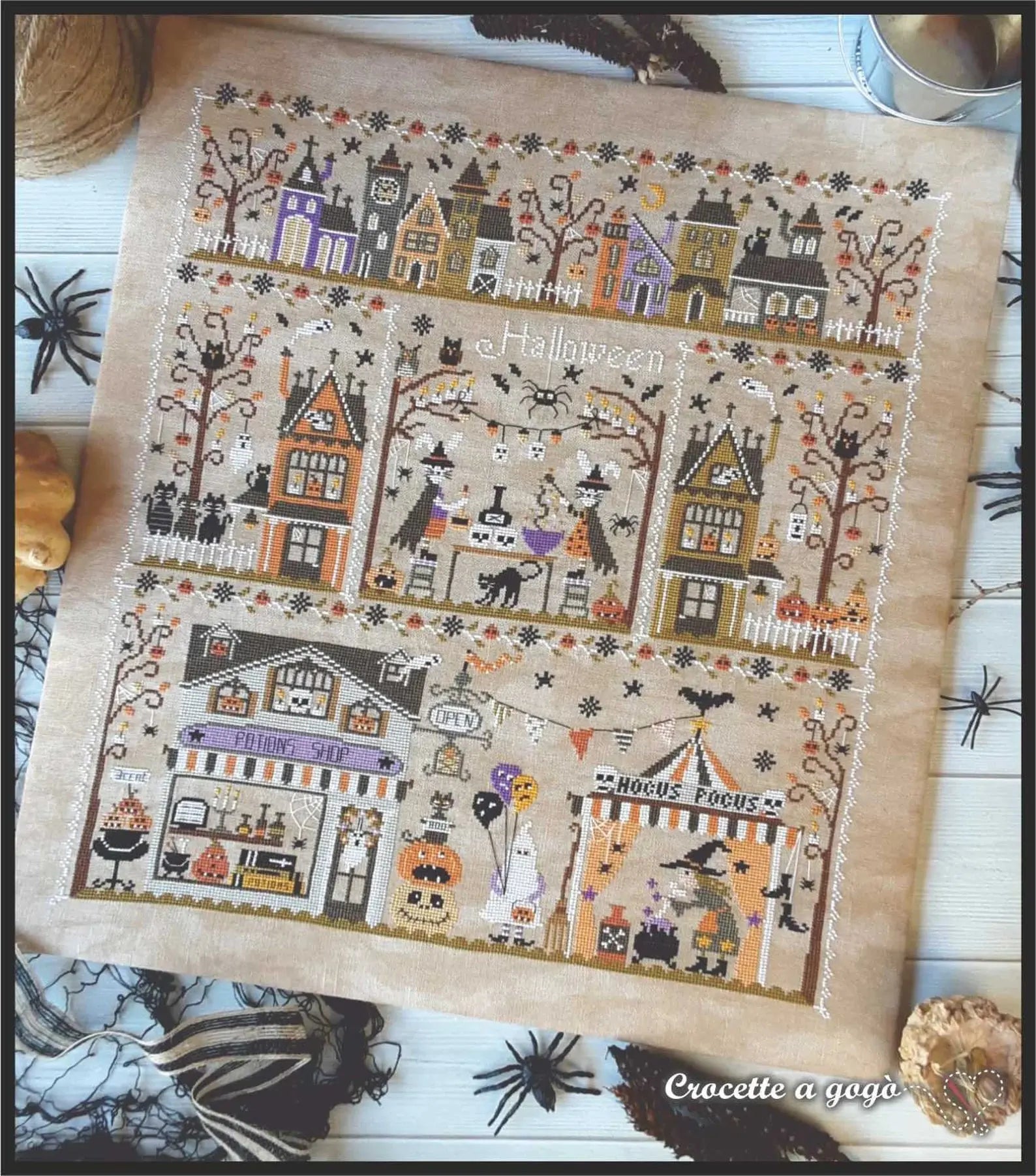 Halloween in Citta (Halloween in the City) by Crocette a gogo Crocette a gogo