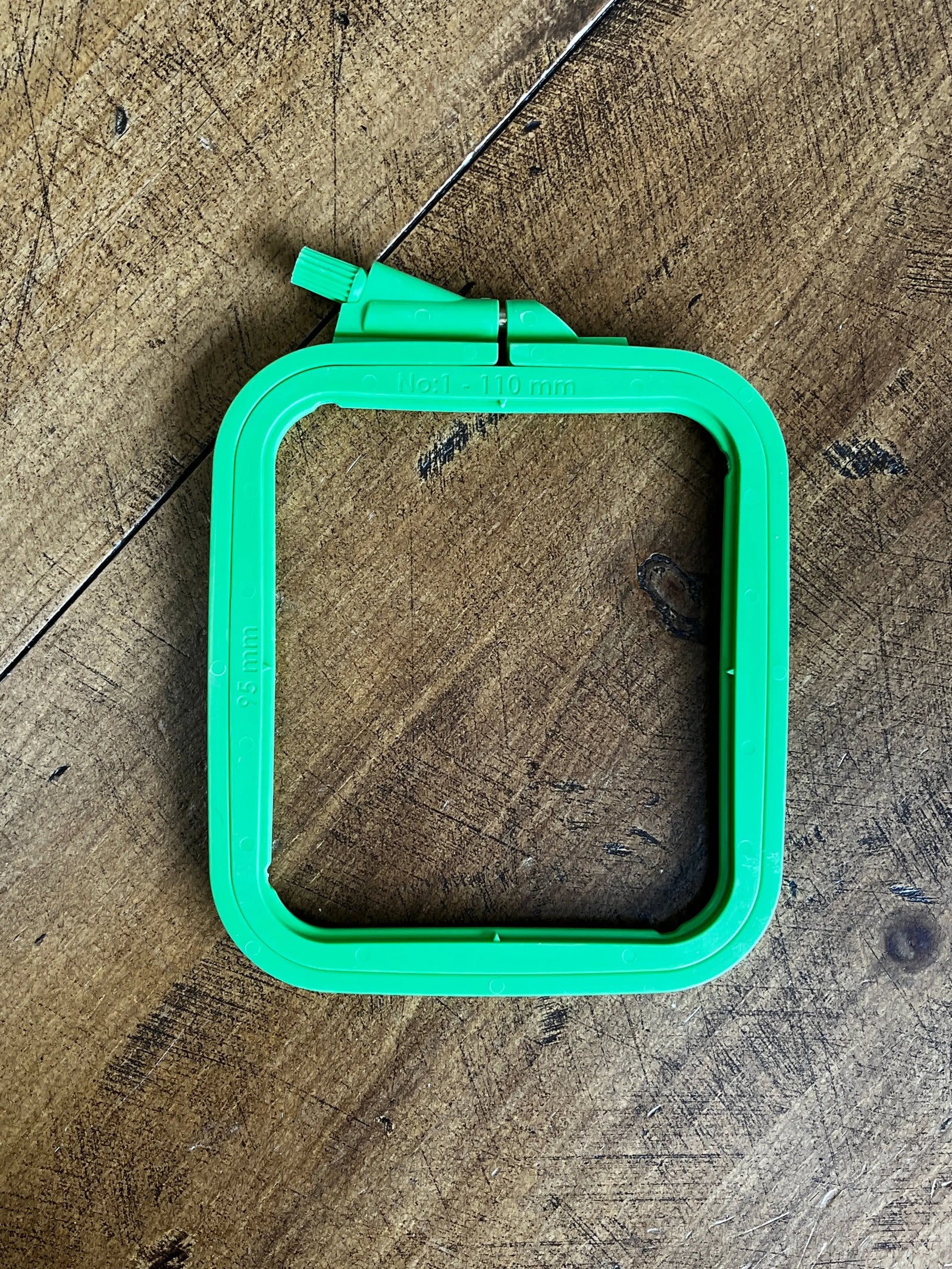 Nurge Embroidery Hoop (Size 1 - XS) Green Nurge