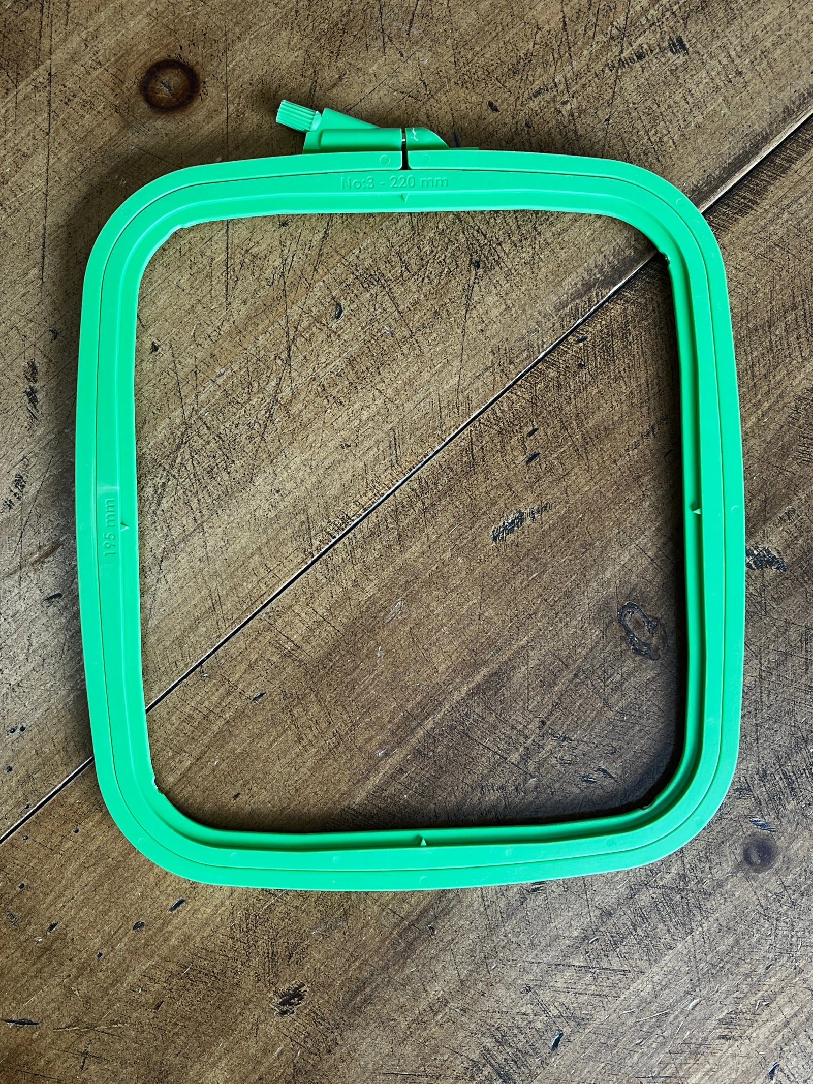 Nurge Embroidery Hoop (Size 3 - Md) Green Nurge