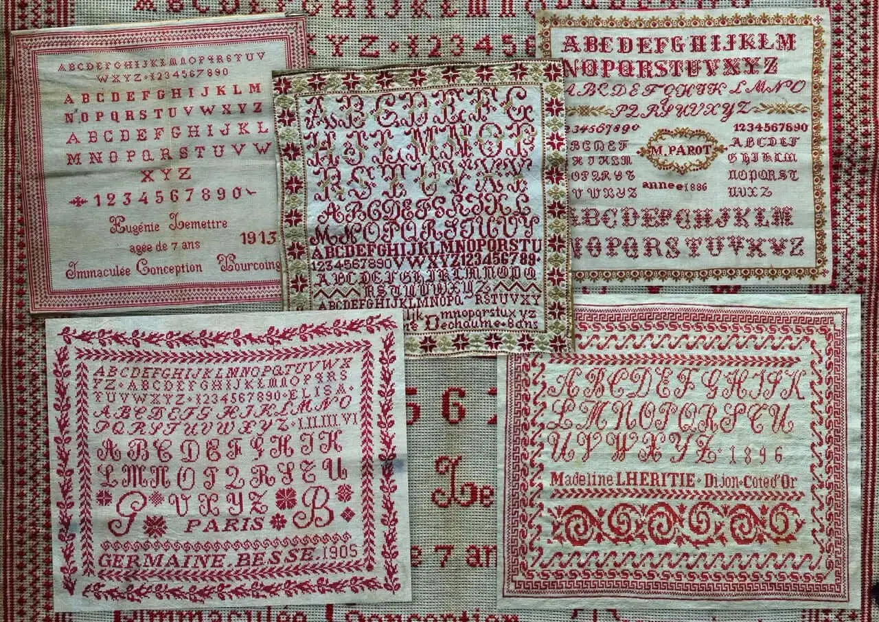 Abecedaires Rouges by Reflets de Soie Reflets de Soie